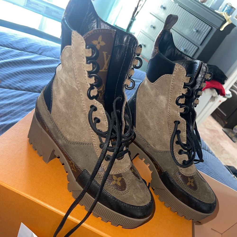 Louis Vuitton boots - Picture 3 of 6